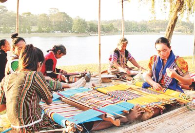 Khám Phá Thời Trang Thổ Cẩm Tây Nguyên