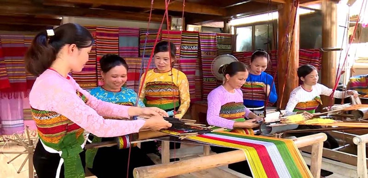 Tìm Hiểu Về Trang Phục Thổ Cẩm Tây Nguyên