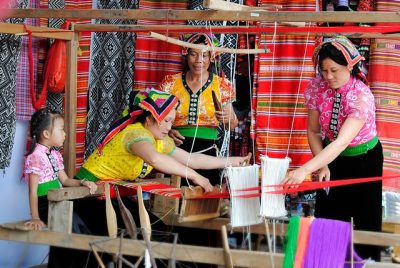 Giá Trị Văn Hóa Thổ Cẩm