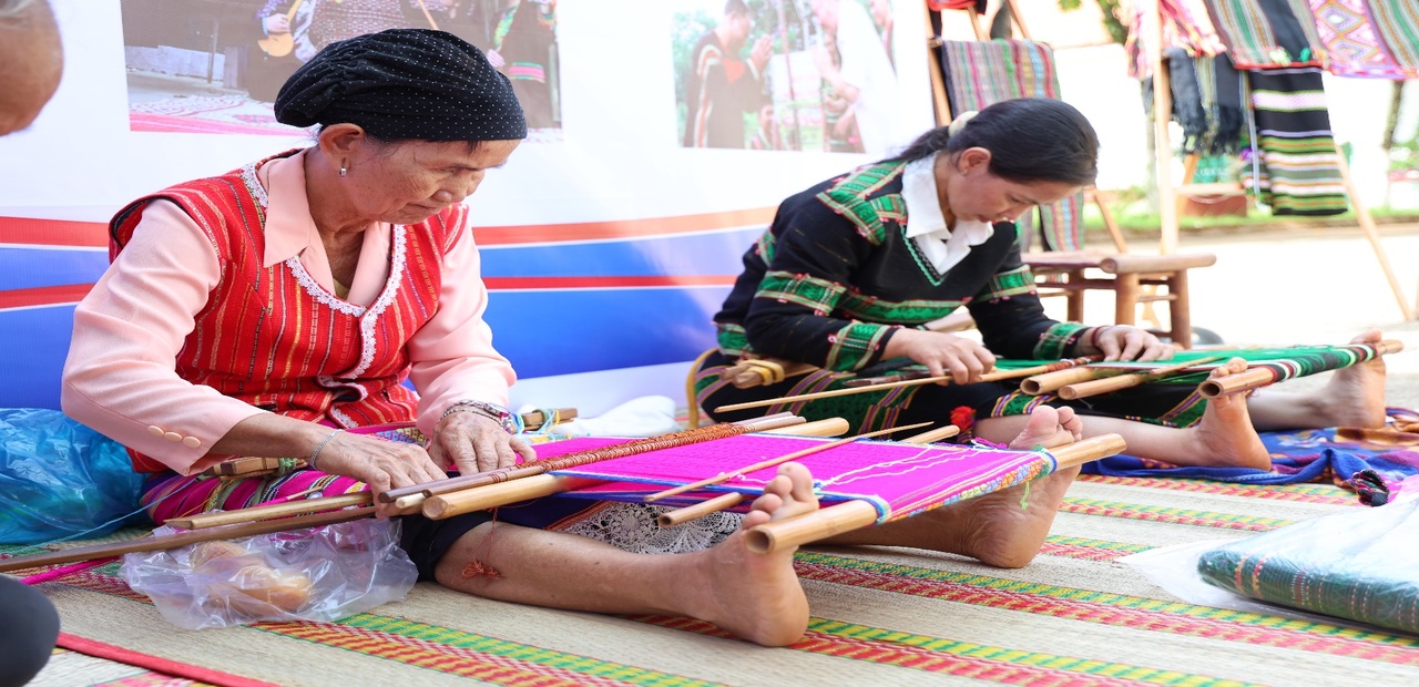 Sự Độc Đáo Của Trang Phục Thổ Cẩm Tây Nguyên