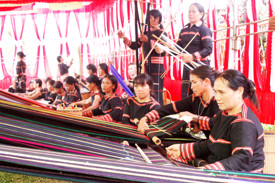 Bảo Tồn Nghề Dệt Thổ Cẩm Tây Nguyên
